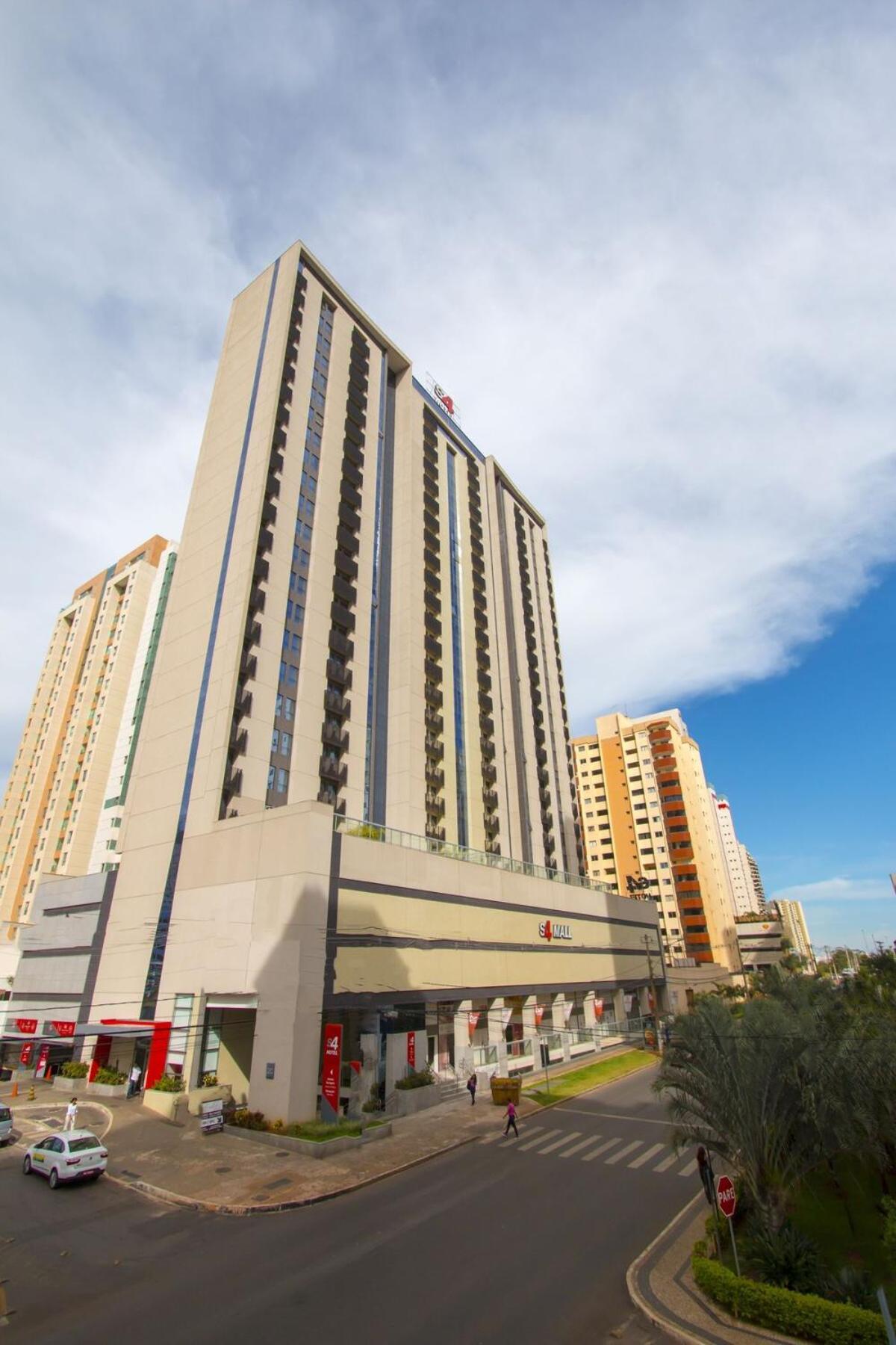 Em S4 Aparthotel *